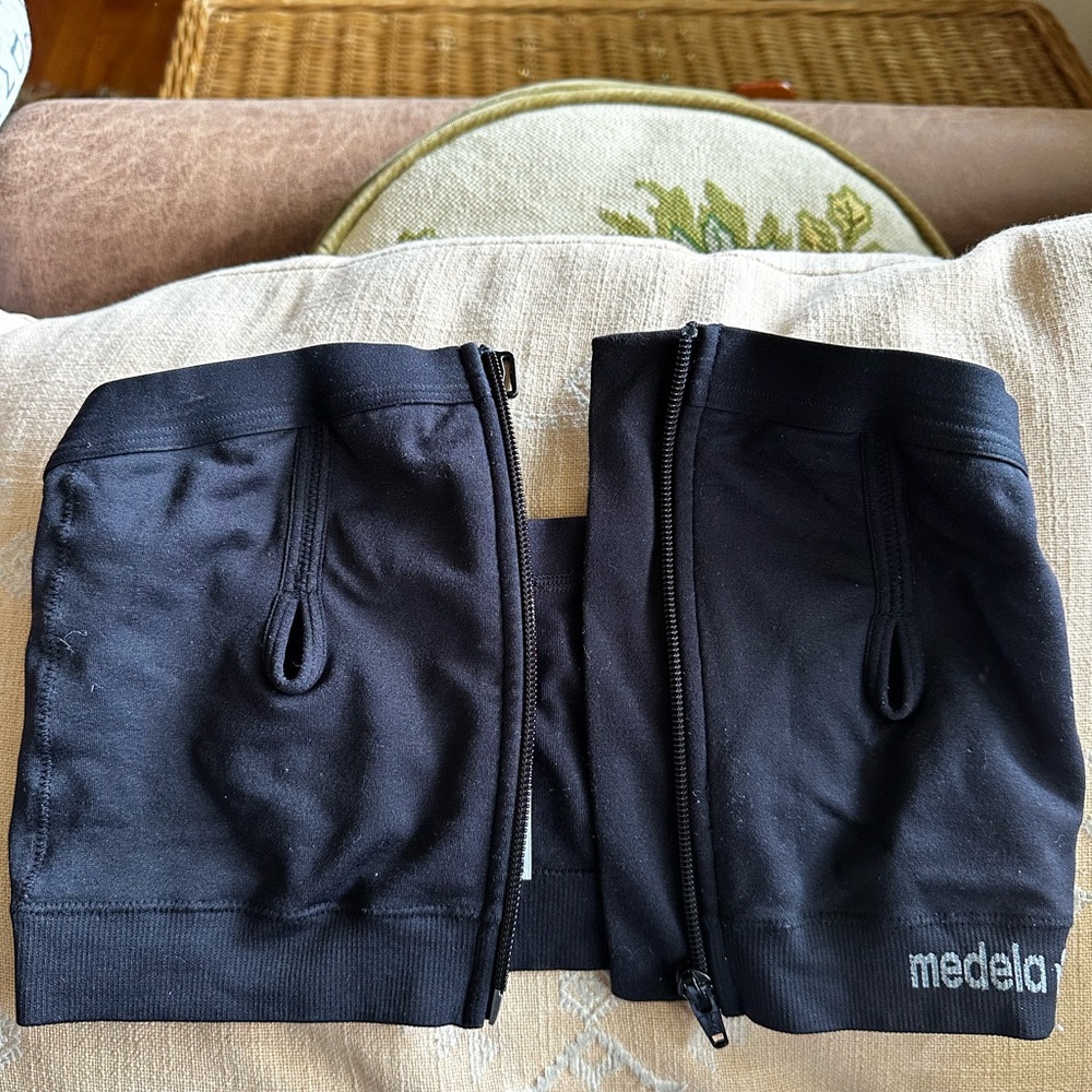 Medela easy expressions hands free pumping Black Nursing Bra Medium